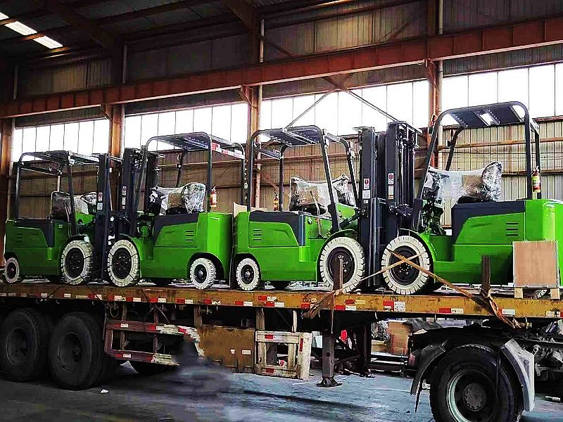 Müşteriye 4 adet lityum akülü forklift gönderilecektir.