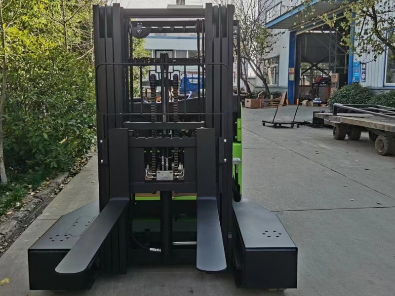 NEOforklift 1 adet 4 yönlü forklift müşteriye teslim edilecektir.