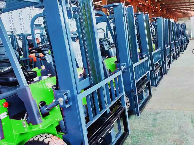 10 adet 3 tonluk elektrikli forklift müşterilerimize teslim edilecektir.