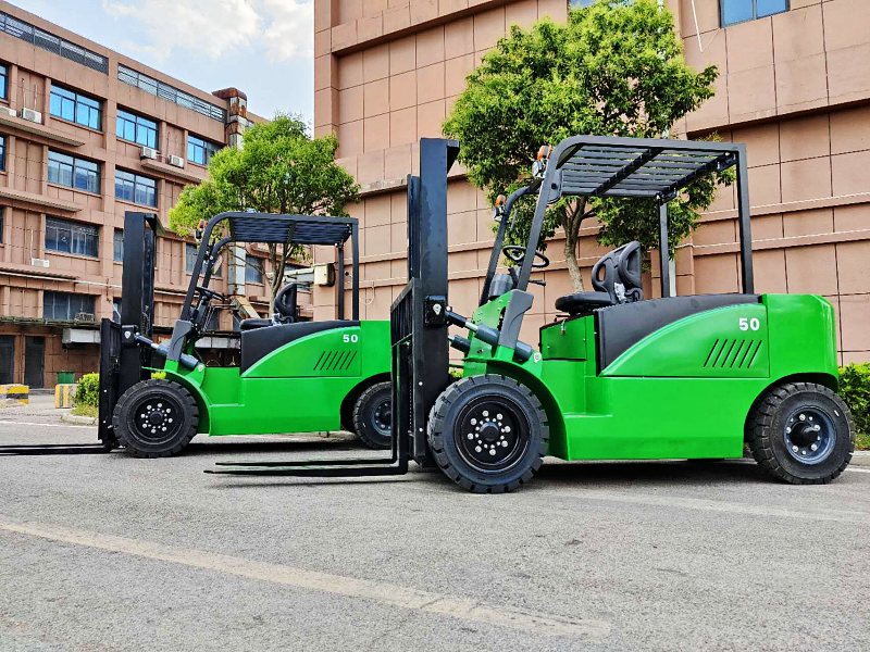 Electric forklift 