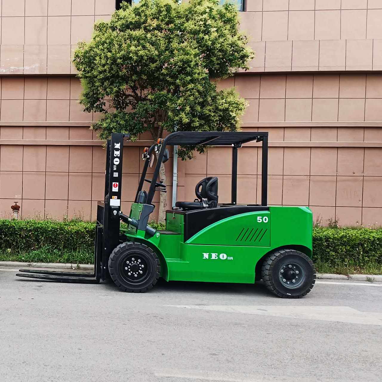 Lityum akülü forkliftlerin çeşitli avantajları.