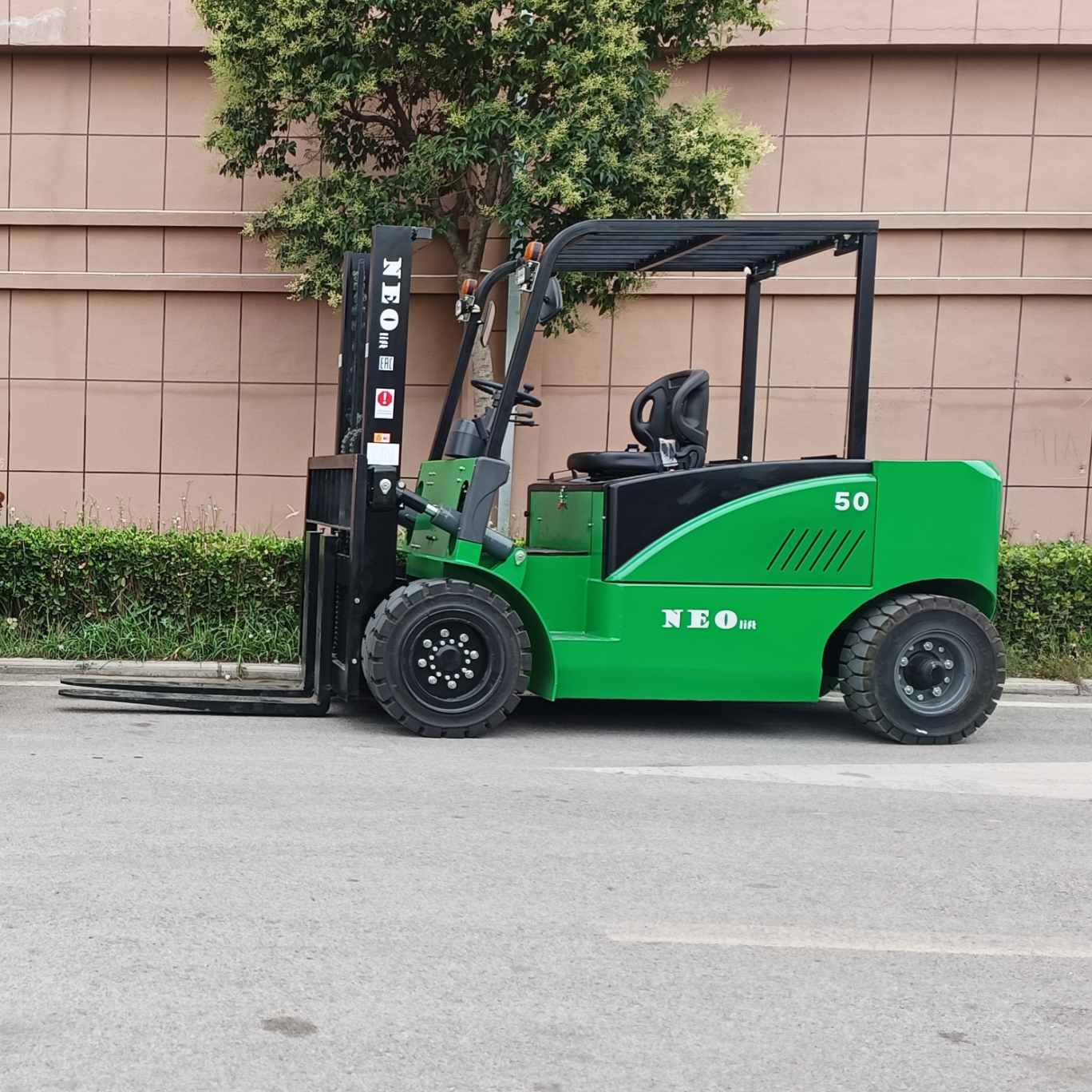 Yaz aylarında bir elektrikli forkliftin bakımı nasıl yapılır?NEOlift çözümleri.