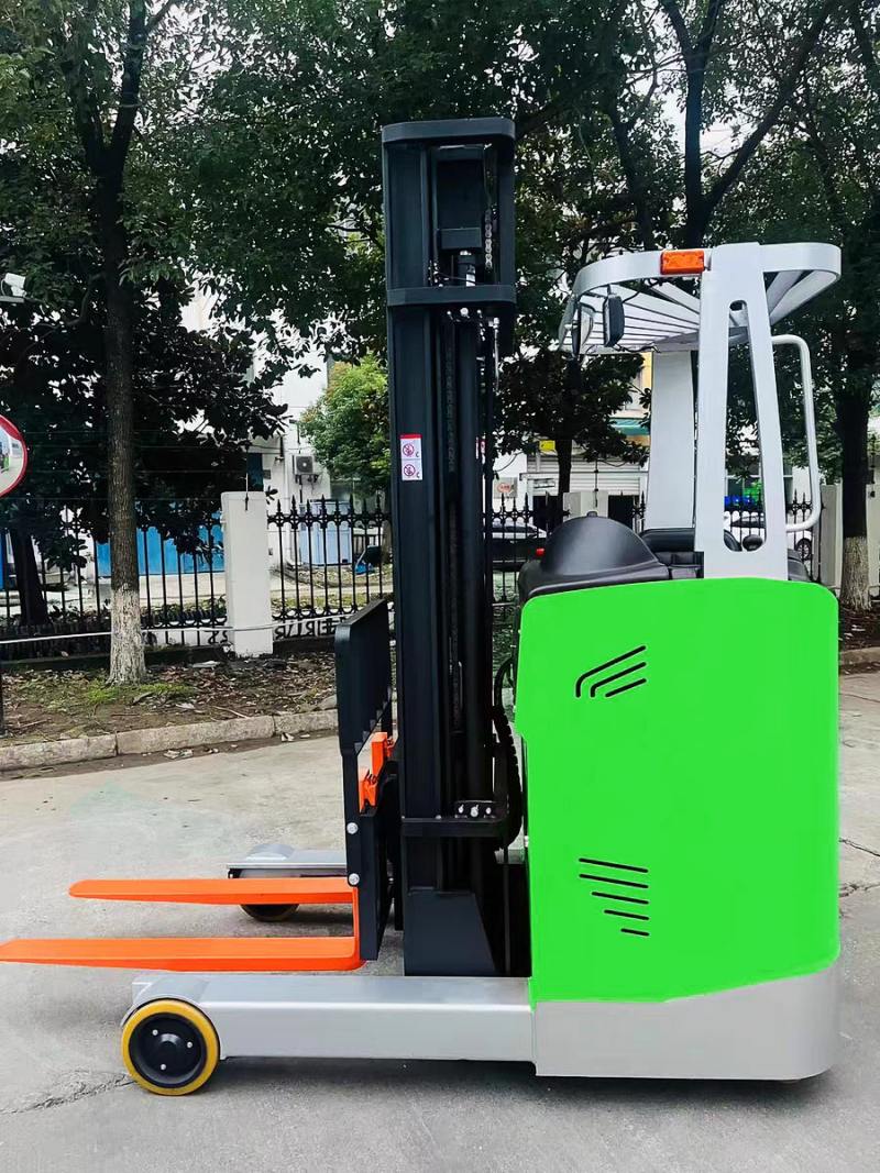 Seated reach truck