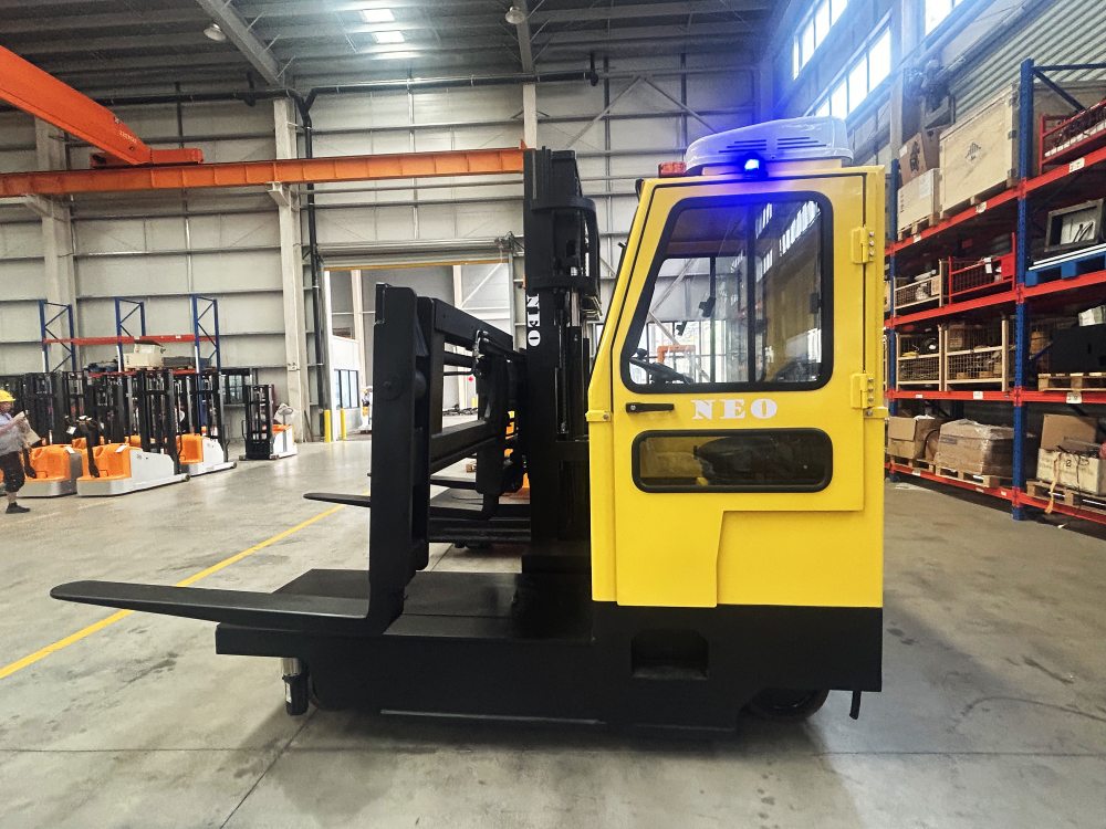 NEOlift electric multii-directional reach truck