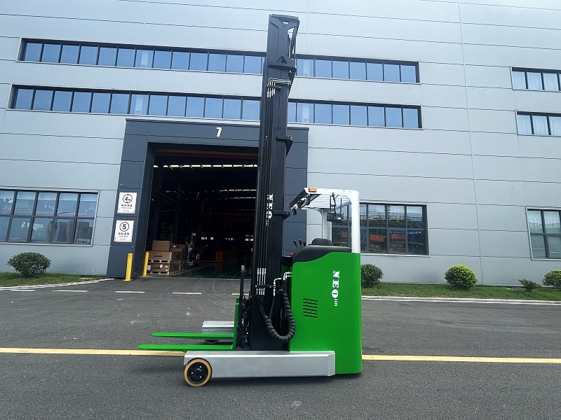 NEOlift reach truck