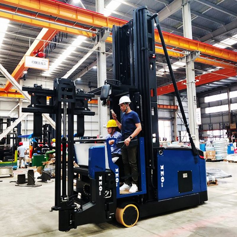 Yenilikçi Lityum Güçlü VNA Forkliftler, Orta Doğu'nun Önde Gelen Lojistik Şirketine Teslim Edildi